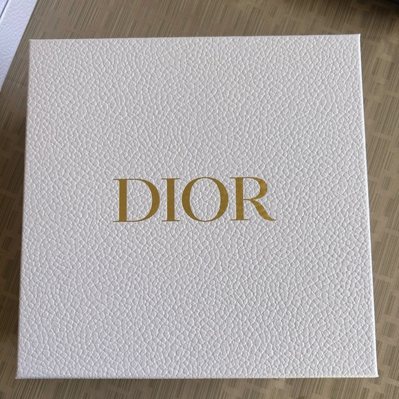 White and gold Dior box with Dior Brandon packing paper - Picture 2 of 7